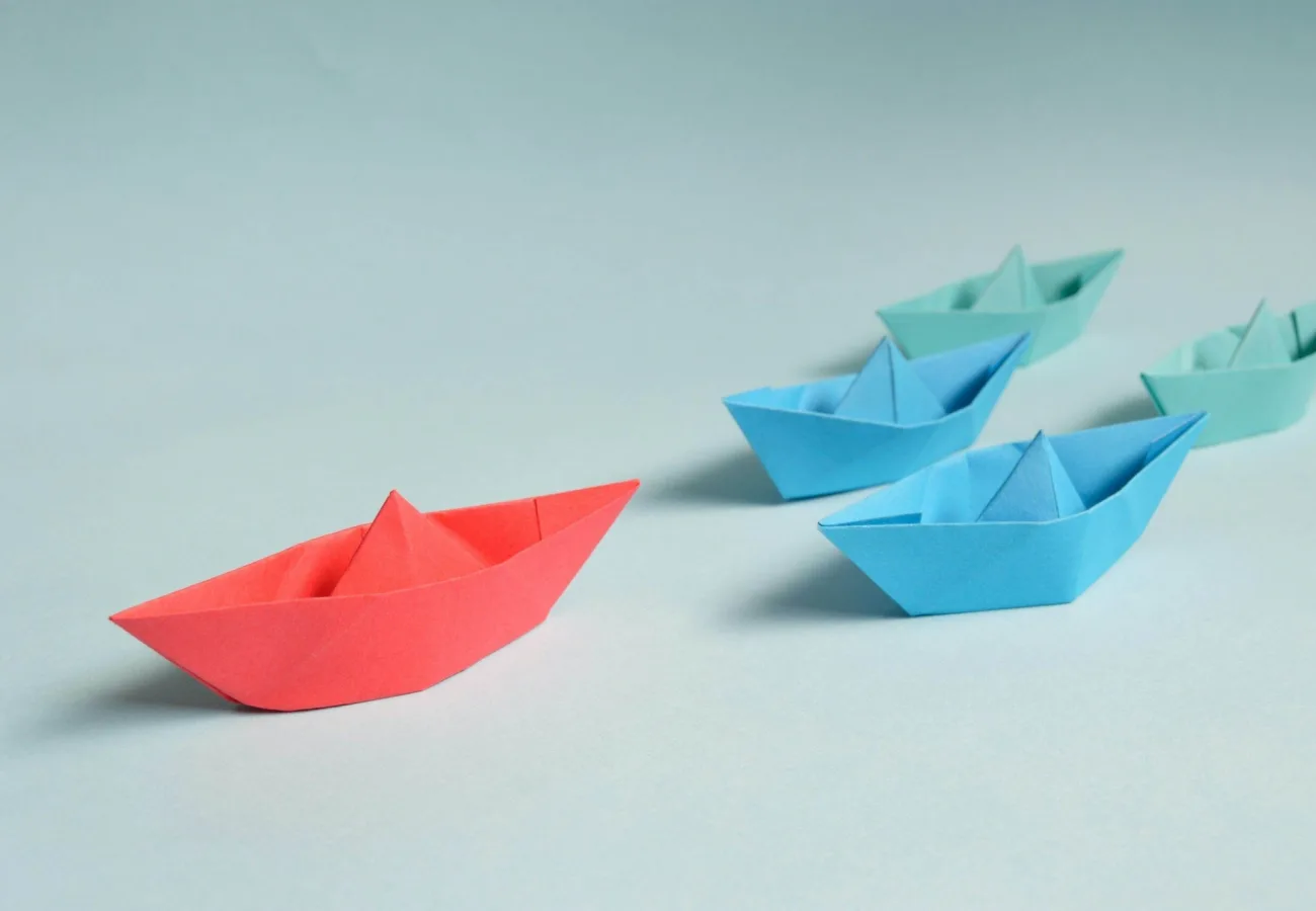 Paper boats on solid surface 194094 scaled
