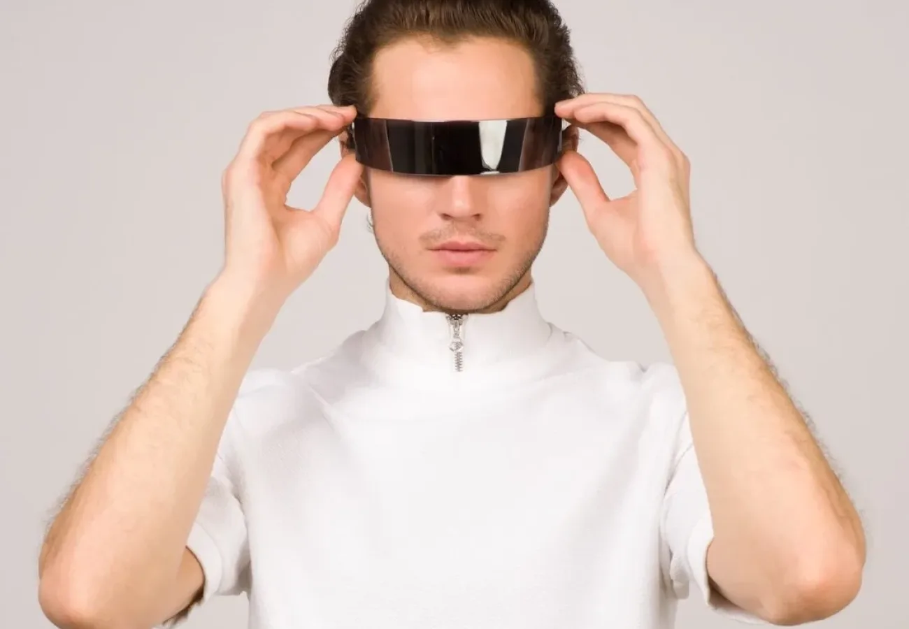 Man wearing white turtle neck t shirt 1036645 scaled